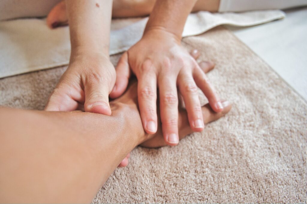 How Massage Therapy Benefits Joint Patients